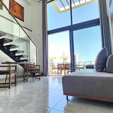 Idyll Homes The Penthouse 公寓